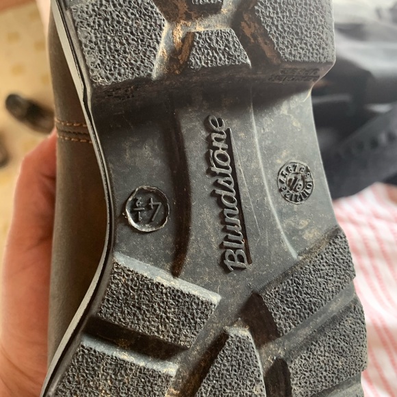 Rustic Brown Blundstones - Picture 5 of 6